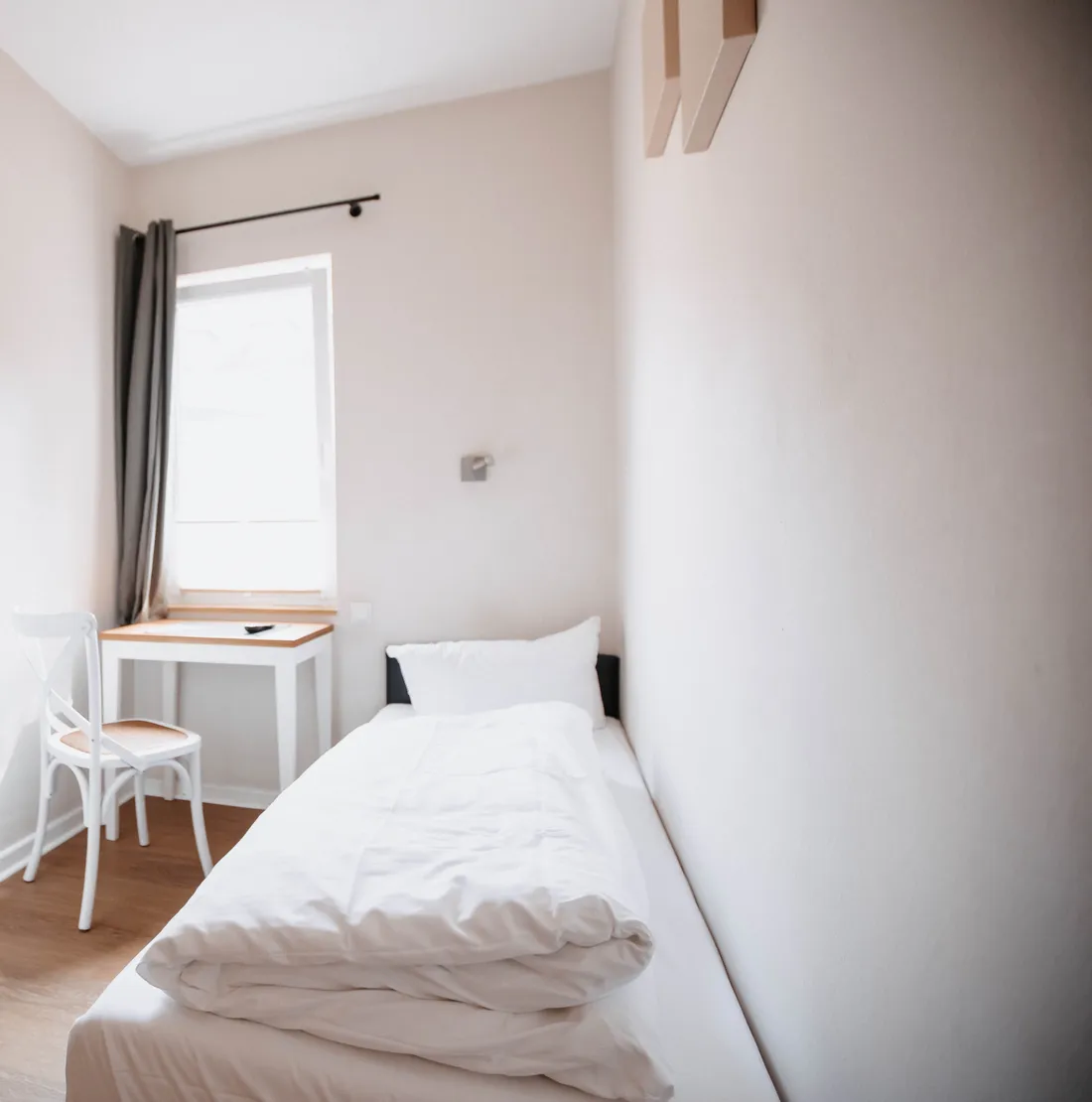 Einzelzimmer mit Dusche und Etagen-WC im Arcade Hostel Hamburg