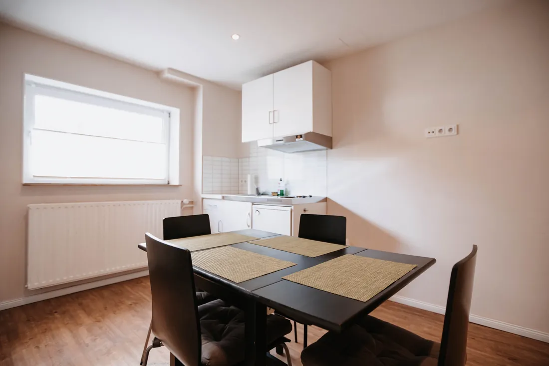 Apartment mit Küche, Esszimmer und zwei Schlafzimmern im Arcade Hostel Hamburg